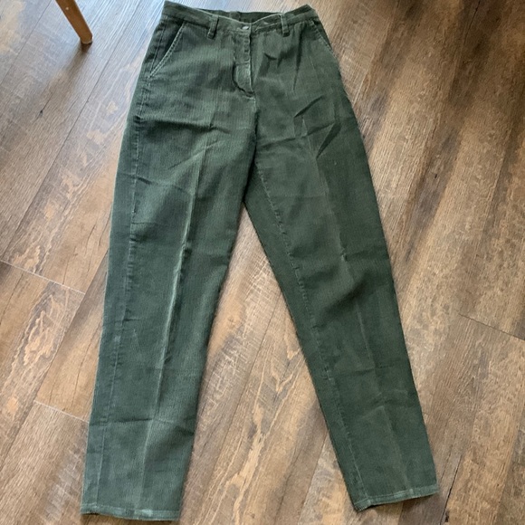 Woolrich. Corduroy Pants. Hunter green. Size 8- runs like a 6 - Picture 1 of 6